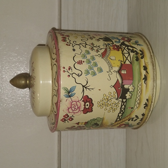 Vintage Murray Allen Import "Kiang" Regal Crown Candy Tin With Birds & Flowers - Picture 1 of 5